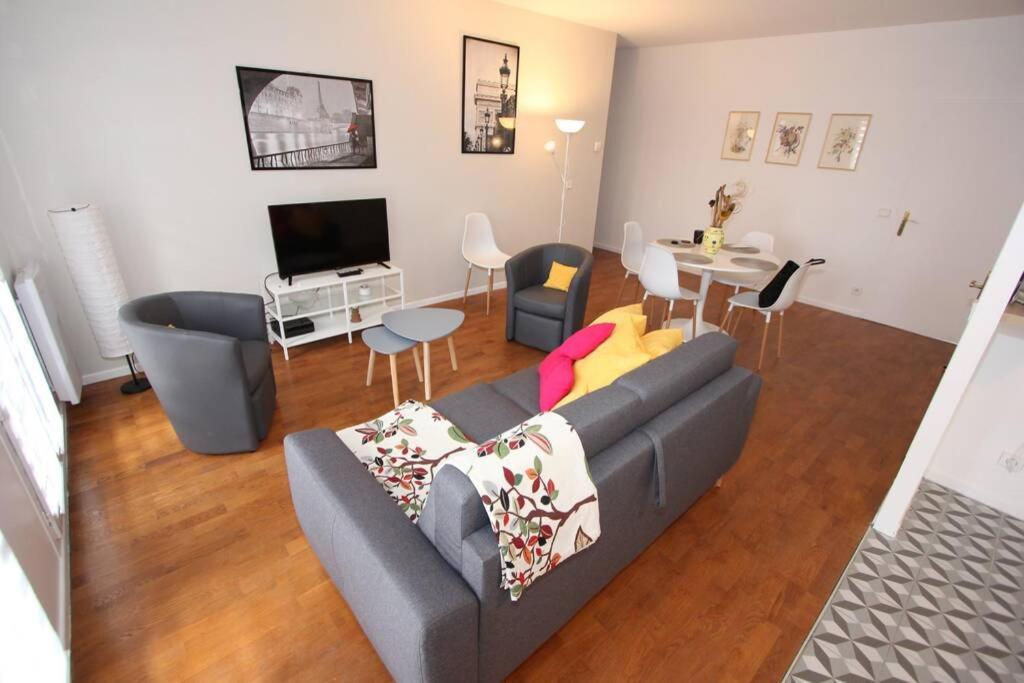 Sloan Square Apartment Bmyguest Serris Exterior foto